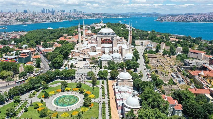 Ayasofya Çevresinde Konaklama